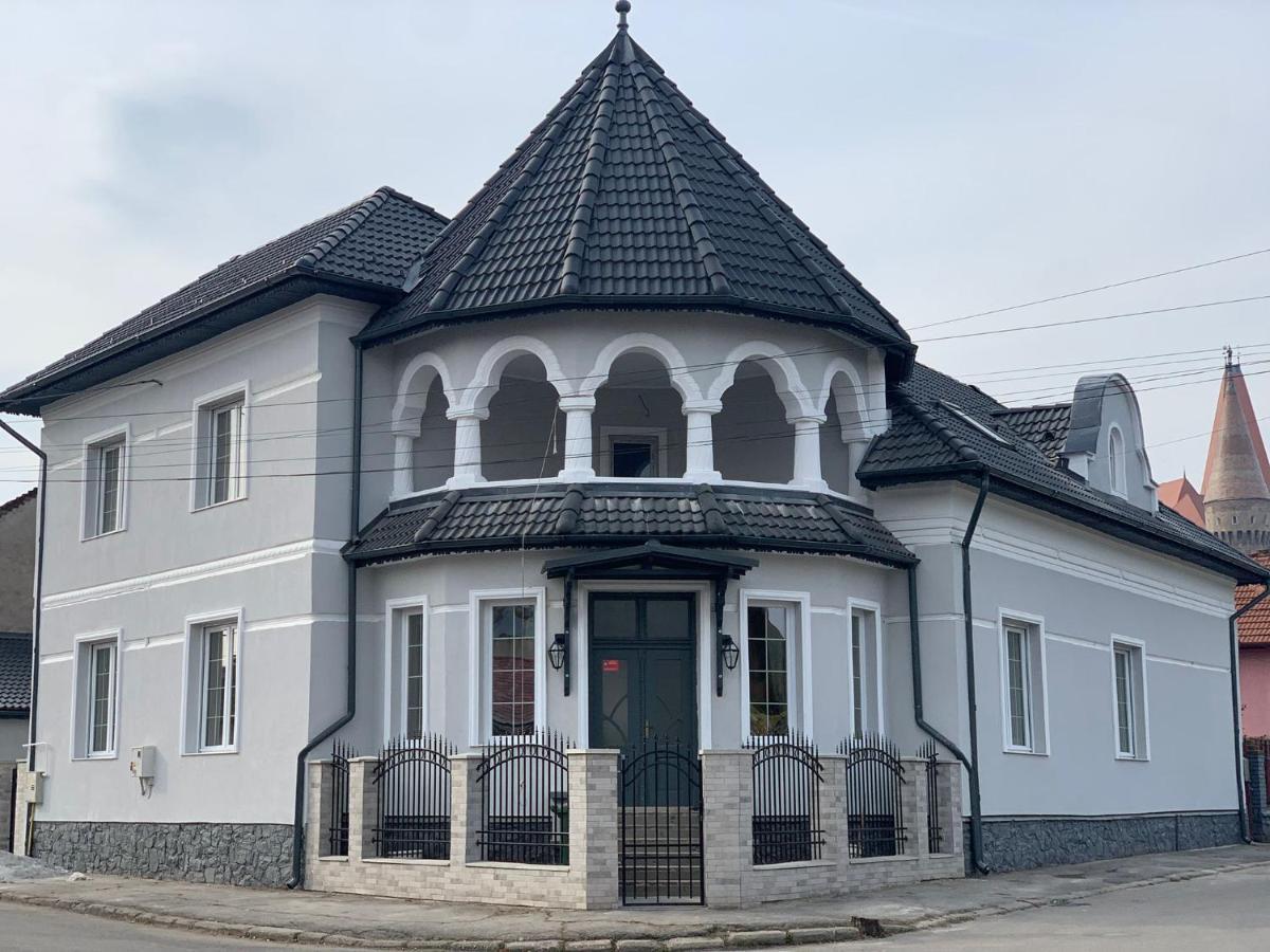 Ferienwohnung The Corner House Hunedoara Exterior foto
